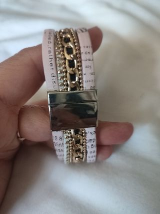 Pulsera multicapa dorada y rosa