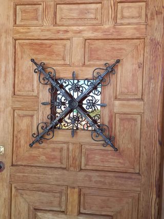Puerta acorazada con ventana