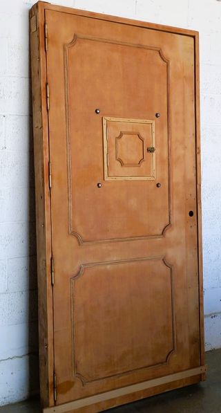 Puerta acorazada con ventana
