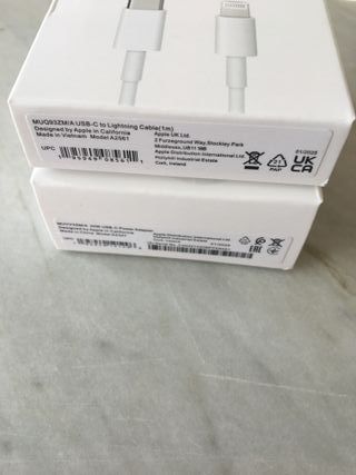 Apple USB-C 20W + Cavo Lightning