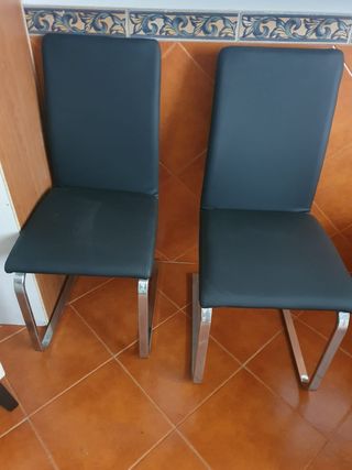 2 Sillas metálicas negras