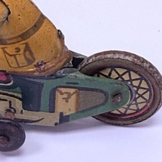 juguete Motorista Rai Paya en hojalata pintada