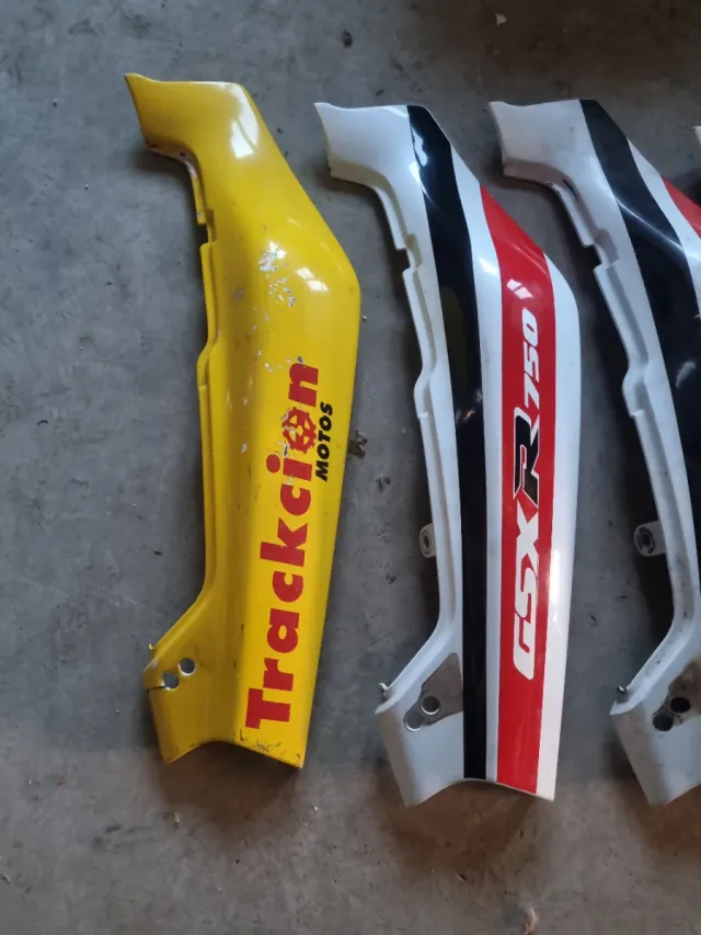 CACHA DERECHA GSXR 750 1100.