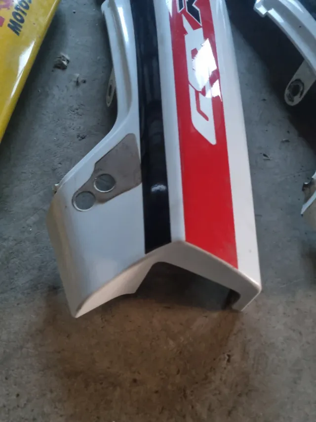 CACHA DERECHA GSXR 750 1100.