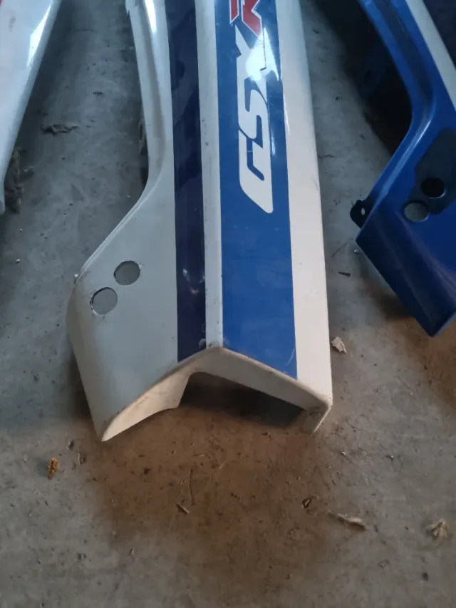 CACHA DERECHA GSXR 750 1100.