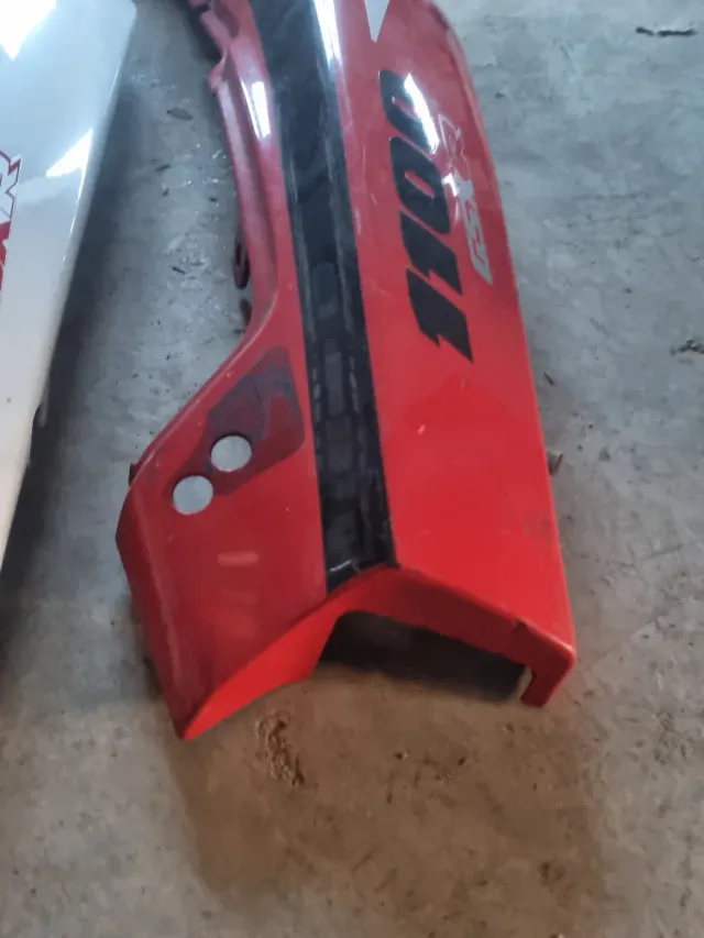 CACHA DERECHA GSXR 750 1100.