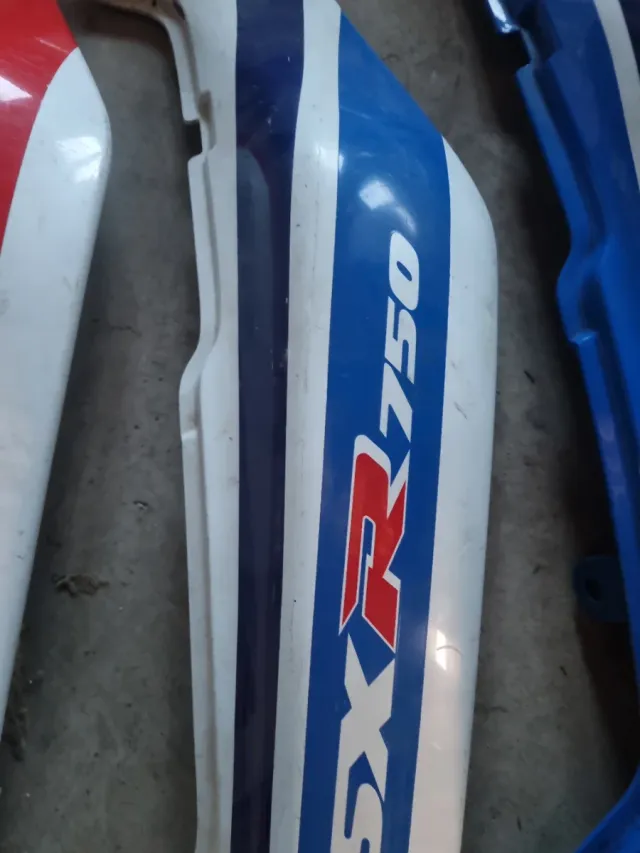 CACHA DERECHA GSXR 750 1100.