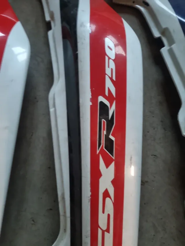 CACHA DERECHA GSXR 750 1100.