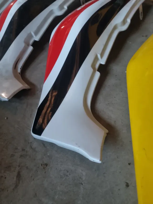 CACHA DERECHA GSXR 750 1100.