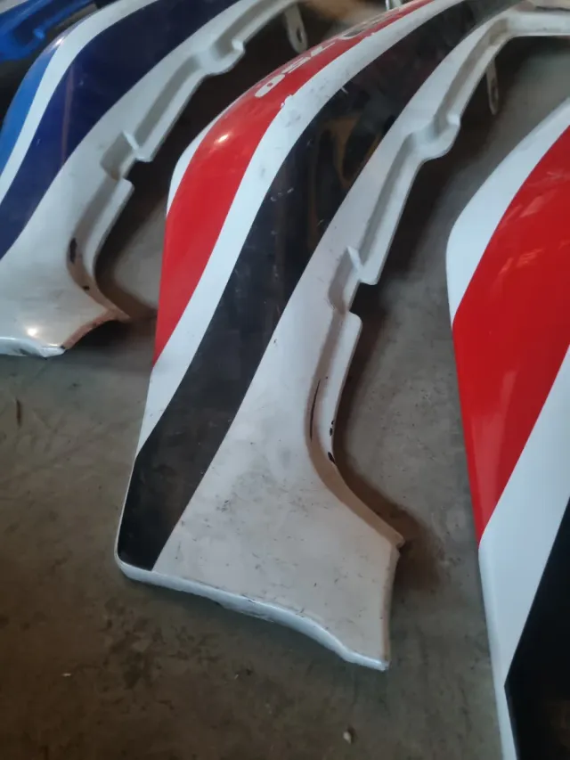 CACHA DERECHA GSXR 750 1100.