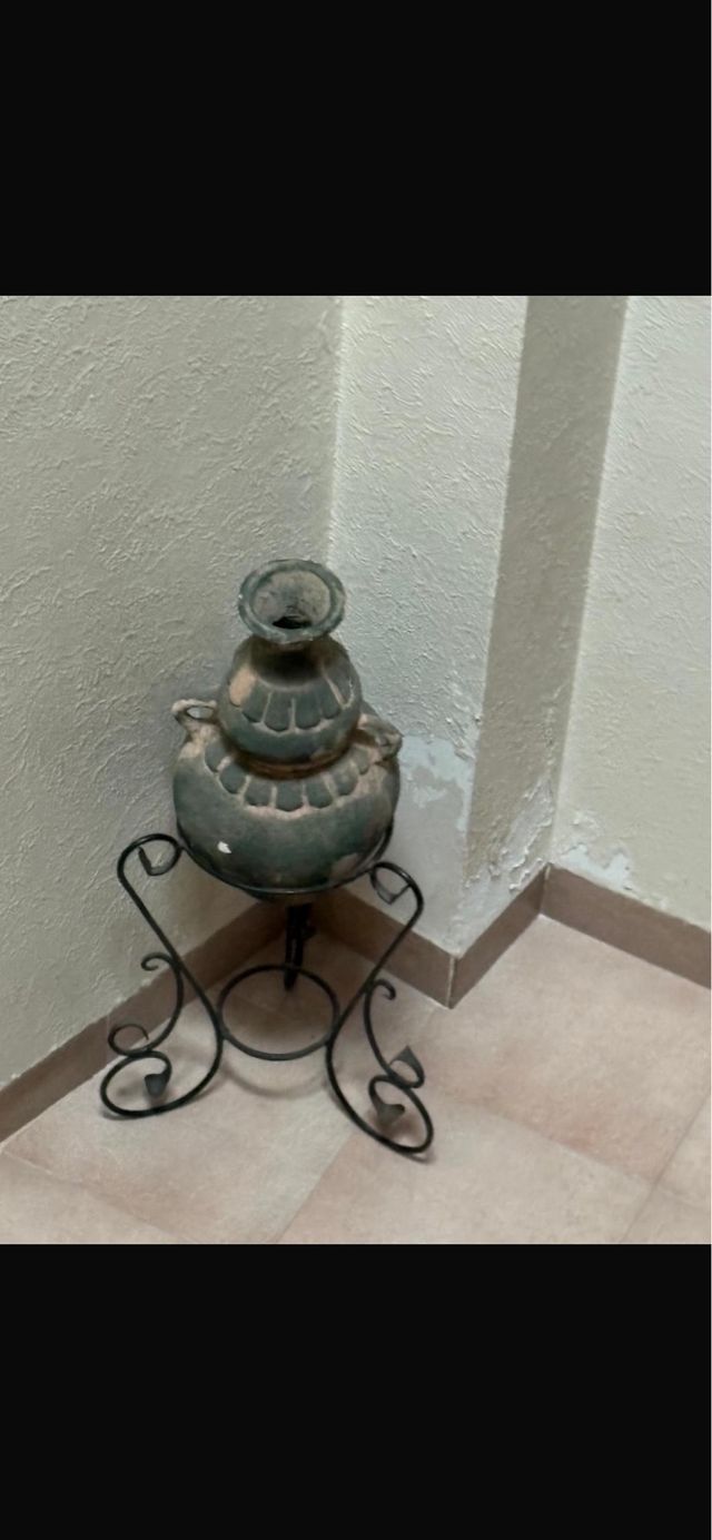Jarrón antiguo de cerámica
