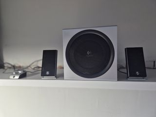 Altavoces Logitech 2.1