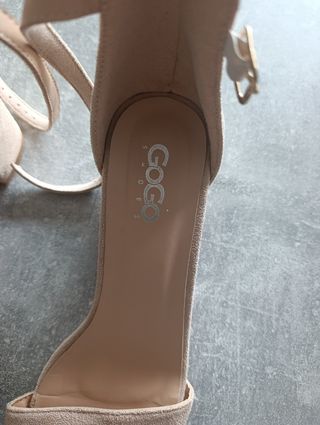 Sandalias GOGO beige tacón bajo