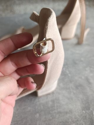 Sandalias GOGO beige tacón bajo