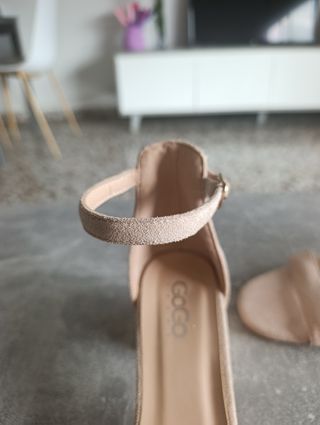 Sandalias GOGO beige tacón bajo