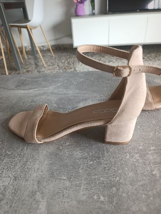 Sandalias GOGO beige tacón bajo