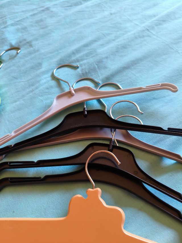 Lote 4 perchas infantiles