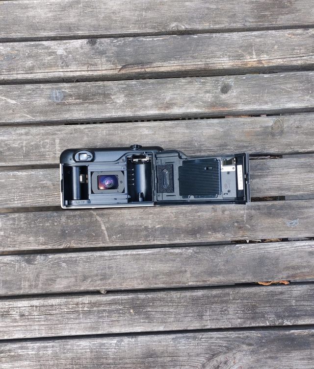 Cámara analógica Konika Z-Up 70 Super 1999 de 35 mm