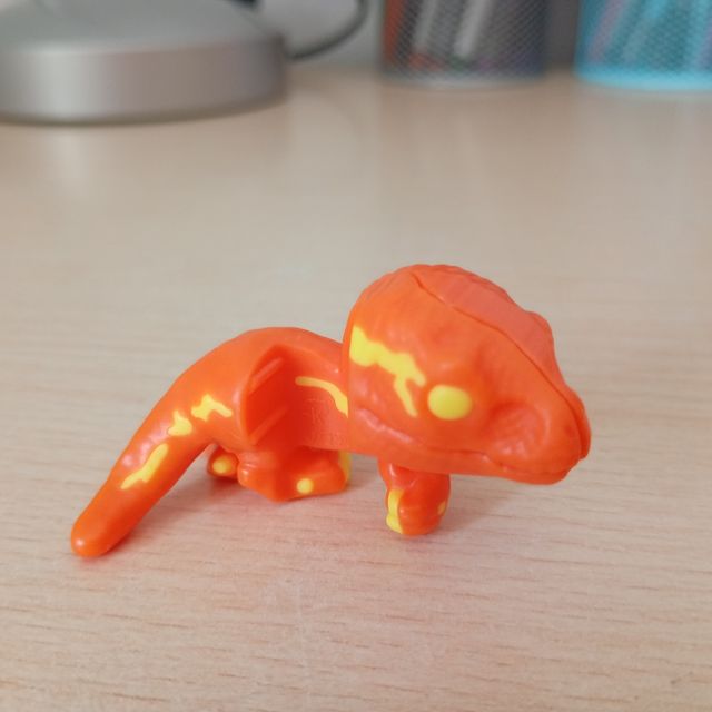 Dinosaurio naranja Kinder Joy Funko Pop