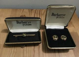CUBREBOTONES Y PASADOR DE CORBATA BURBERRYS