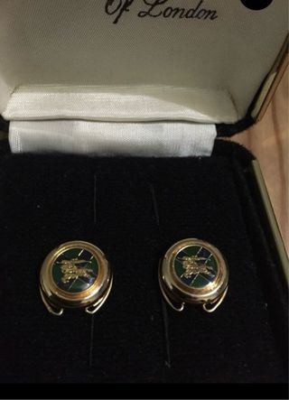 CUBREBOTONES Y PASADOR DE CORBATA BURBERRYS