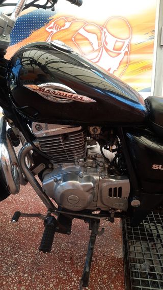 Suzuki Marauder 250cc - Moto