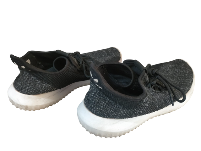 Zapatillas Adidas urbanas - Negras y blancas