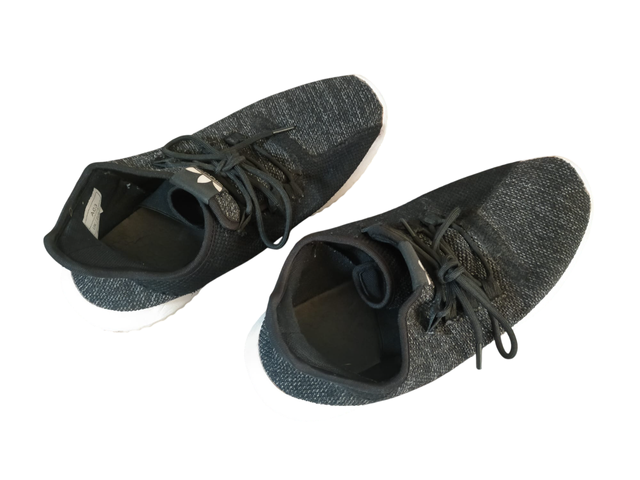 Zapatillas Adidas urbanas - Negras y blancas