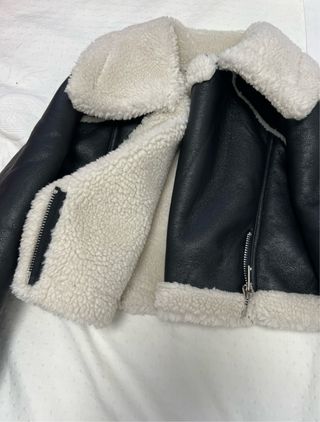 Chaqueta borreguito negra y blanca