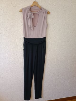 Mono bicolor de mujer, muy cómodo.