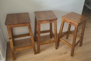 3 Banquetas madera pino barnizadas