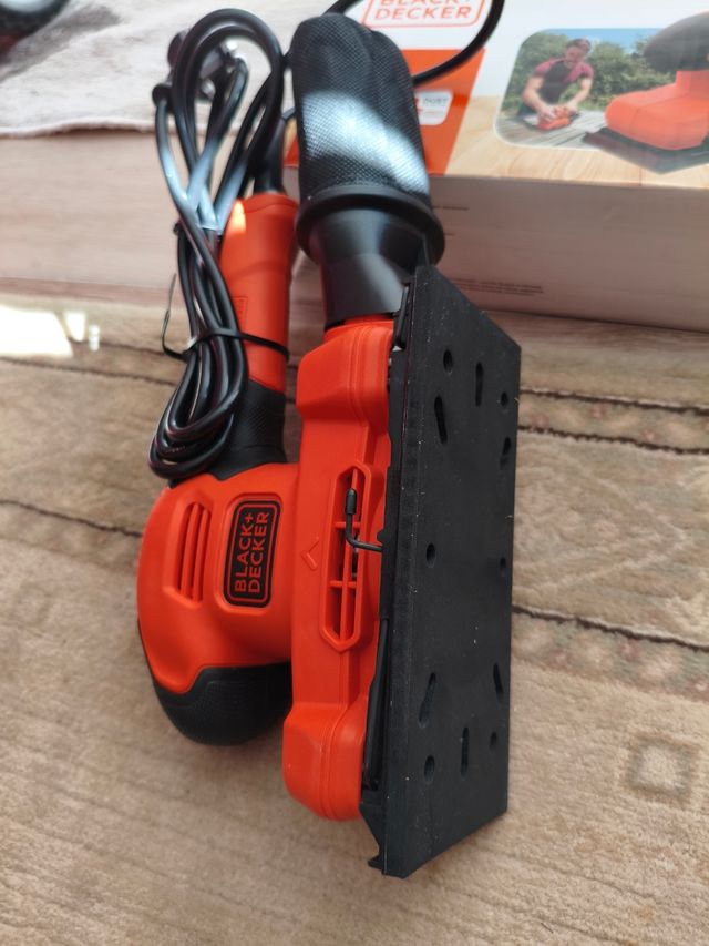 Lijadora Black+Decker BEW220 - 150W