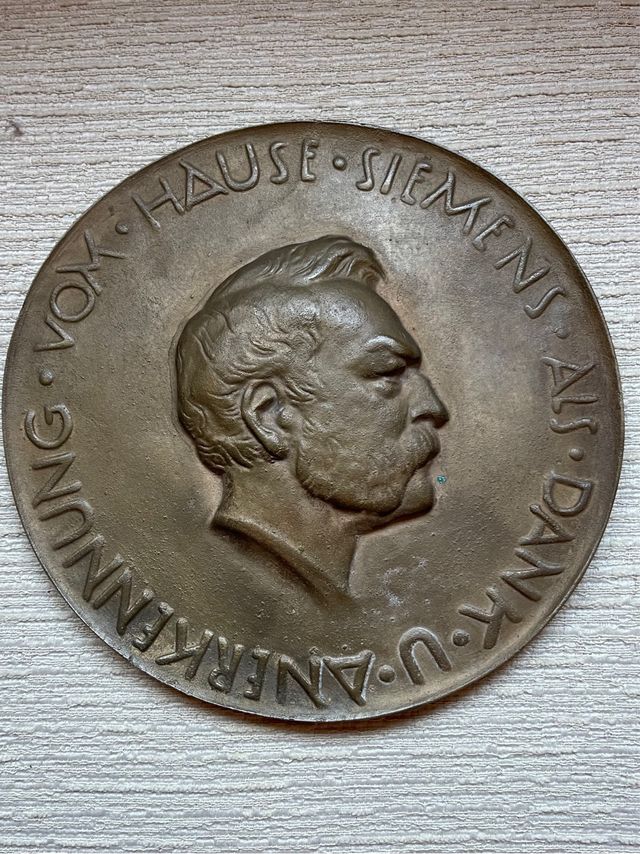 Placa Siemens conmemorativa