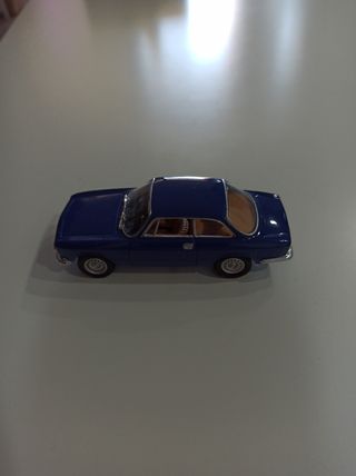 Alfa Romeo Giulia 1600 - Coche escala