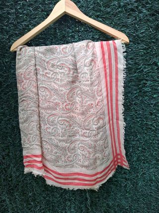 Pañuelo beige y rojo estampado