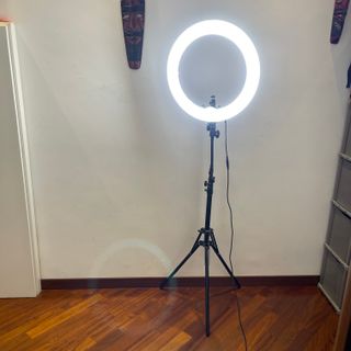 Ring Light Neewer 18” con treppiede, filtri, borsa