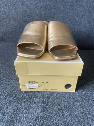 Sandalias Michael Kors doradas, talla 39