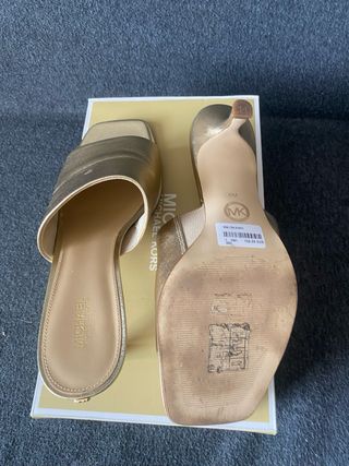 Sandalias Michael Kors doradas, talla 39