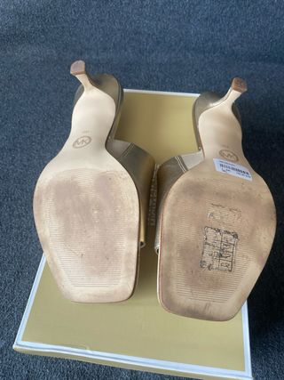 Sandalias Michael Kors doradas, talla 39