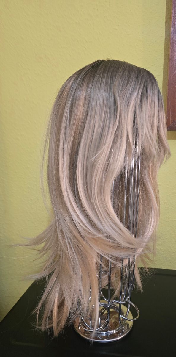 Peluca rubio cenizo y platino,raíces oscuras