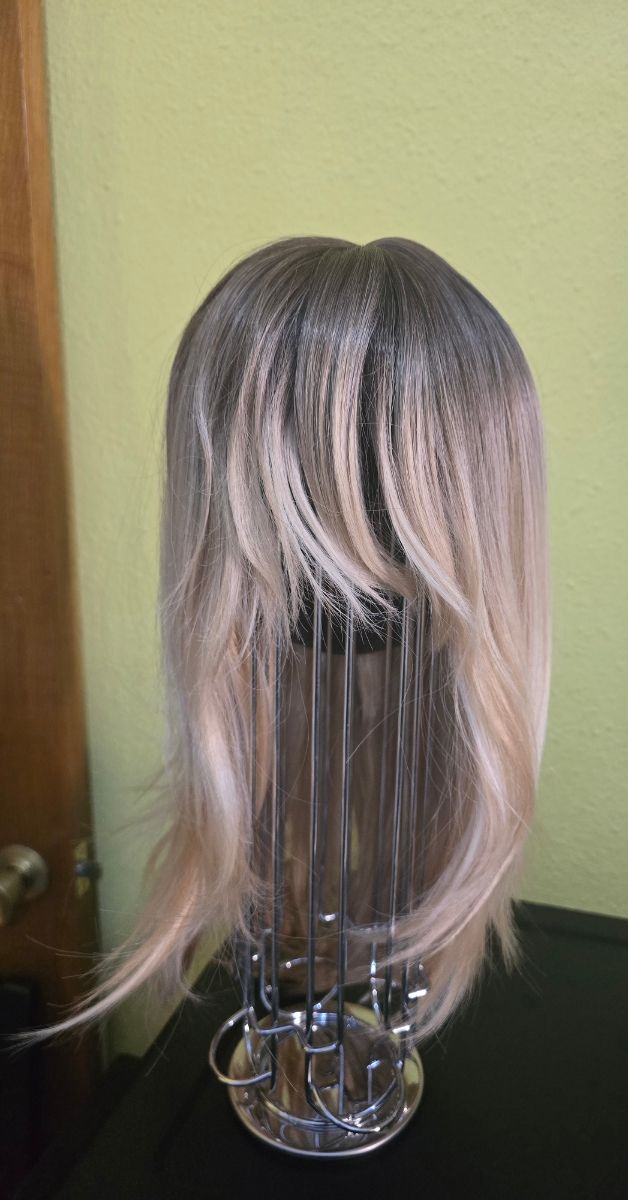 Peluca rubio cenizo y platino,raíces oscuras