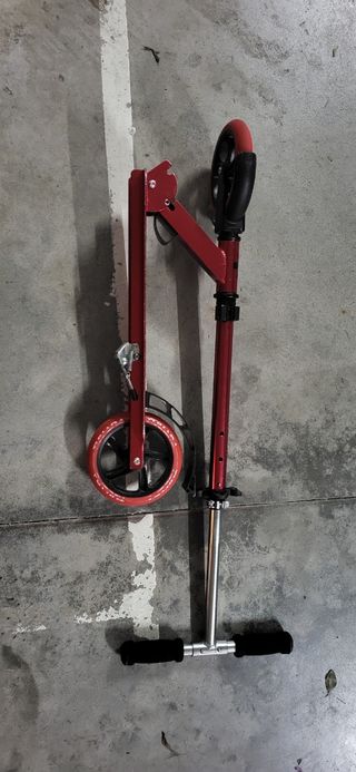 Patinete rojo plegable
