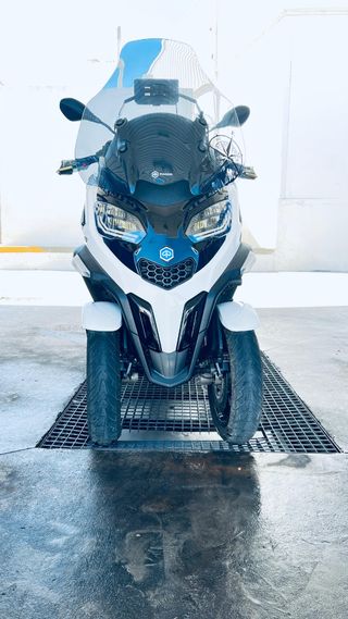 Piaggio Mp3 400 HPE Sport. 2023. Carnet de coche