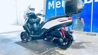 Piaggio Mp3 400 HPE Sport. 2023. Carnet de coche