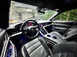 PORSCHE Taycan -