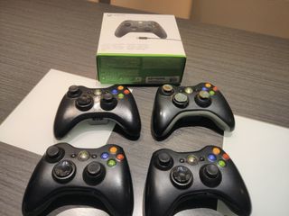 4 Mandos + 4 Juegos Xbox 360 + Mando Xbox One