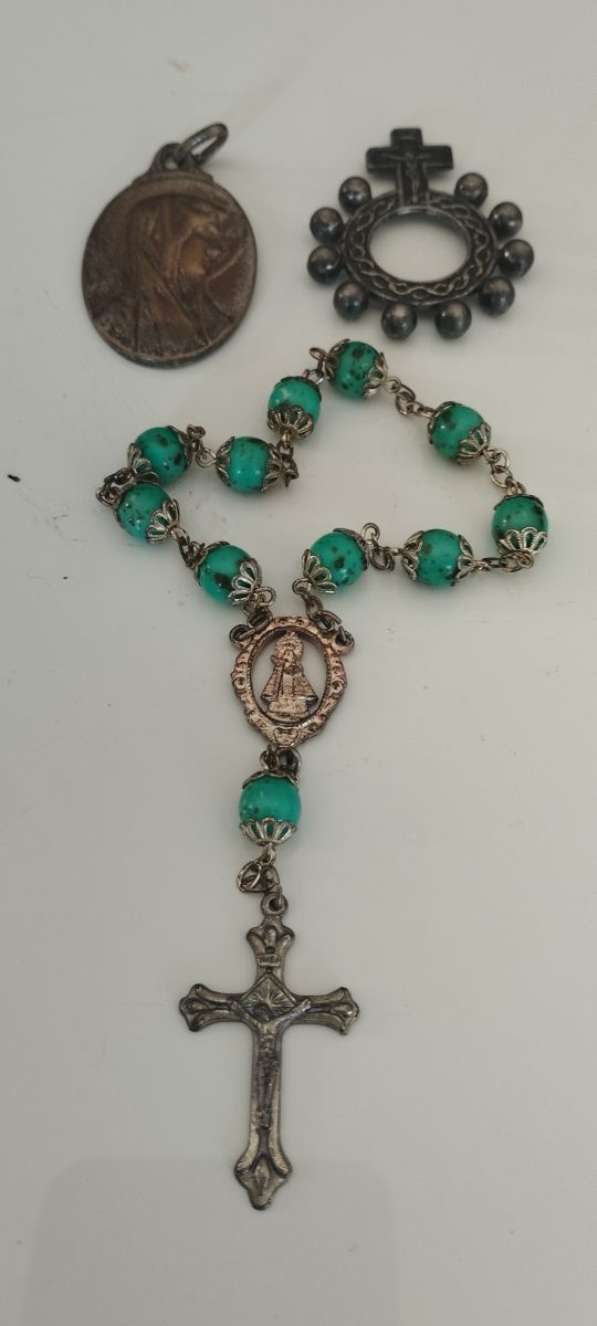 Rosarios y medallas antiguas