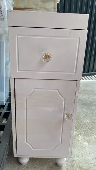 Cajonera blanca - mesa de manicura