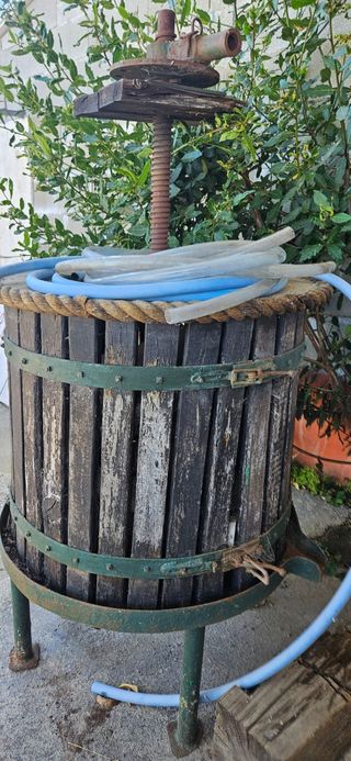 Prensa de vino antigua