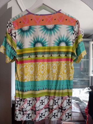 Camiseta multicolor estampada
